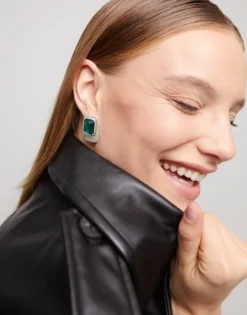 Rectangular-shaped earrings with green crystal
