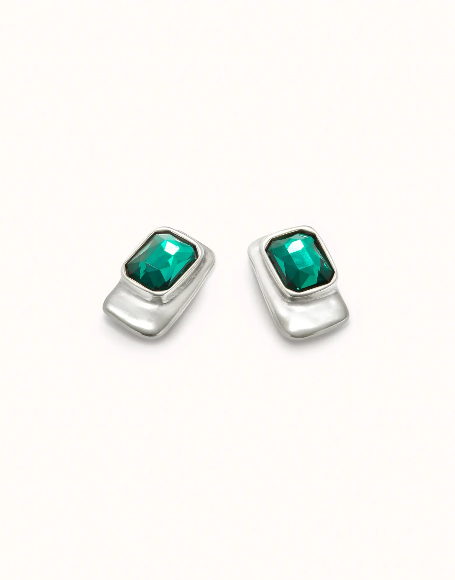 Rectangular-shaped earrings with green crystal