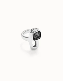Ring with black crystal