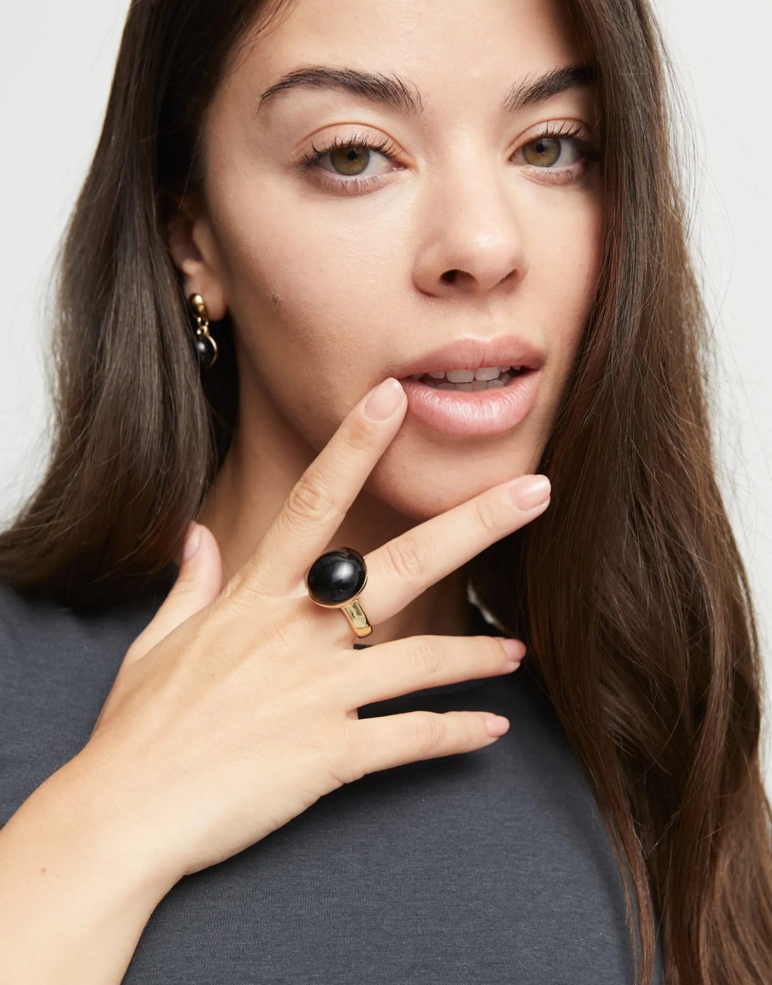 Ring with black murano glass