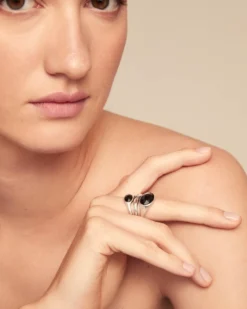 Ring with crystals with different sizes