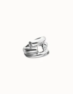 Ring with four intertwined organic shapes