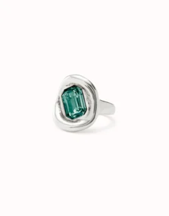 Ring with green crystal