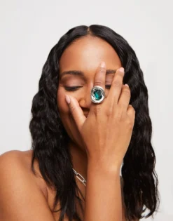 Ring with green crystal