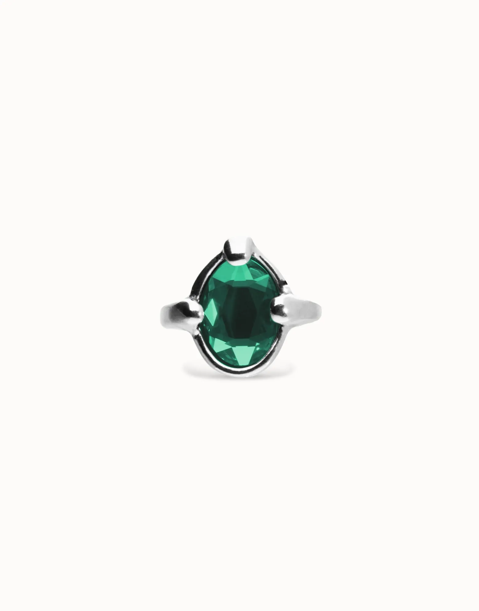 Ring with green oval faceted crystal
