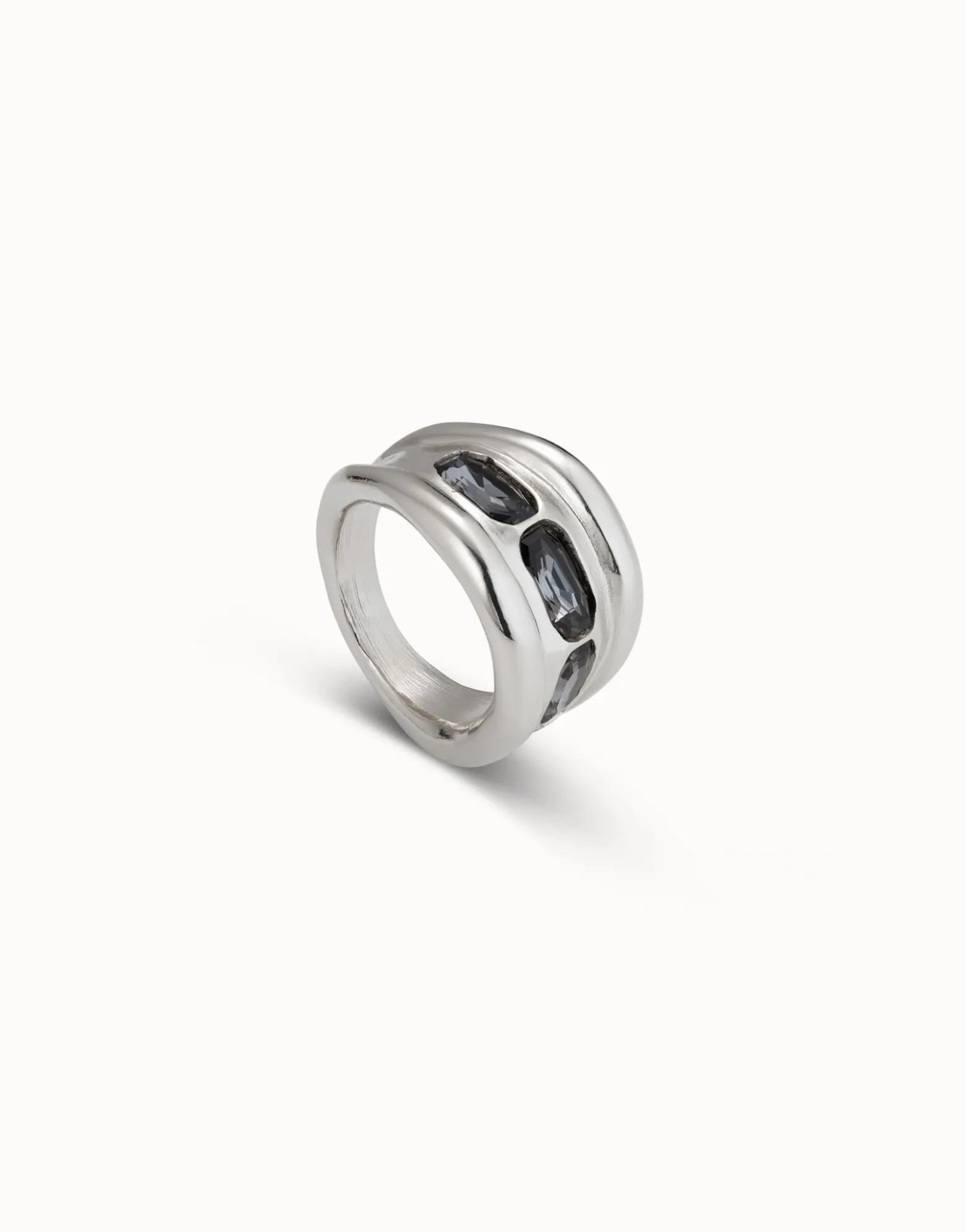 Ring with 3 grey crystals