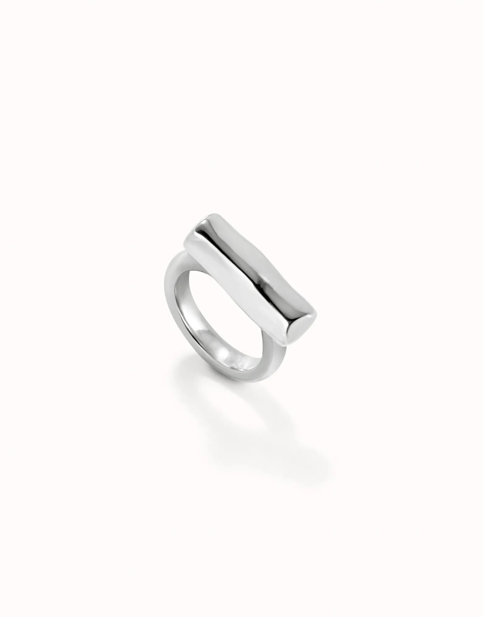 Ring with horizontal tube