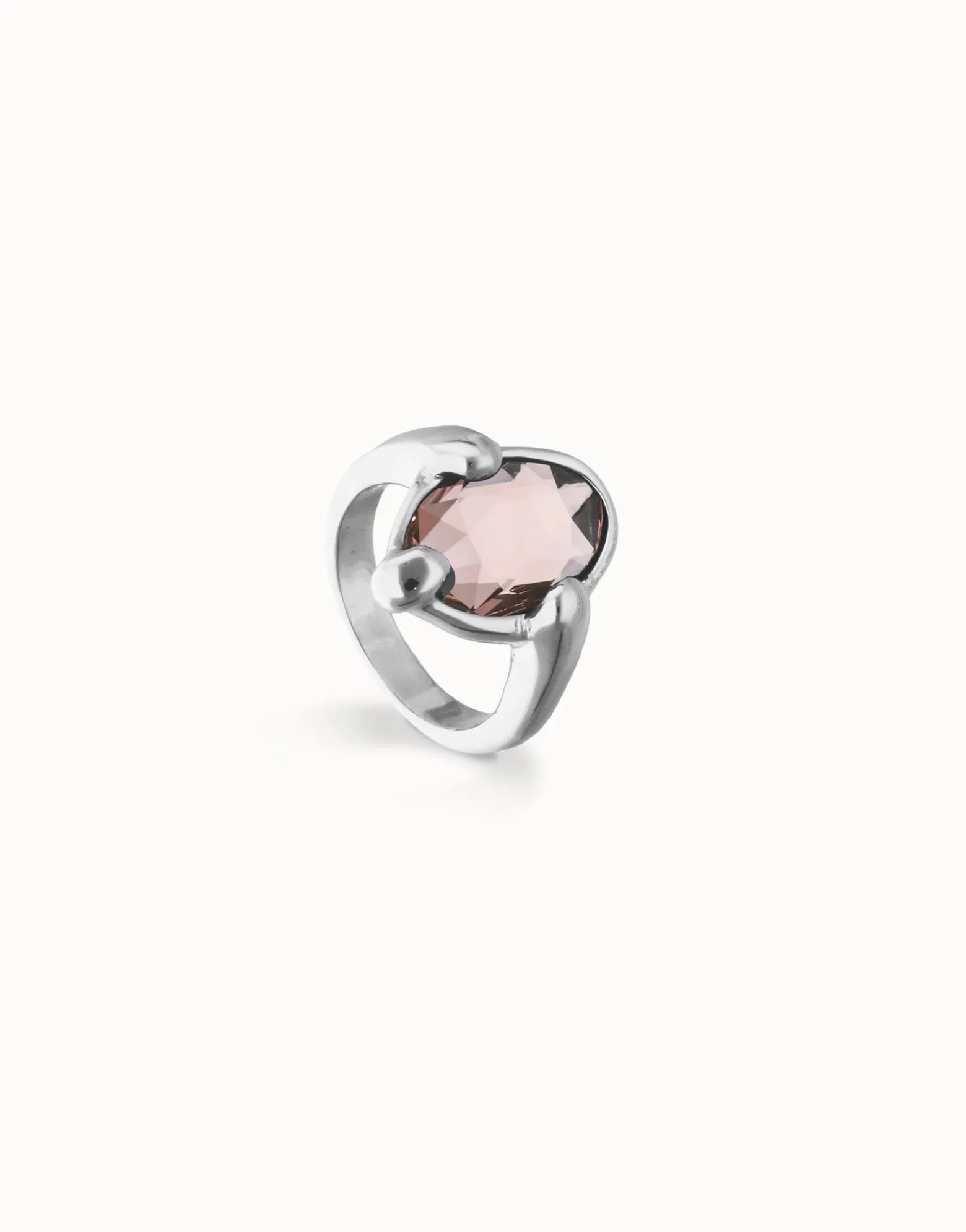Ring with pink oval faceted crystal