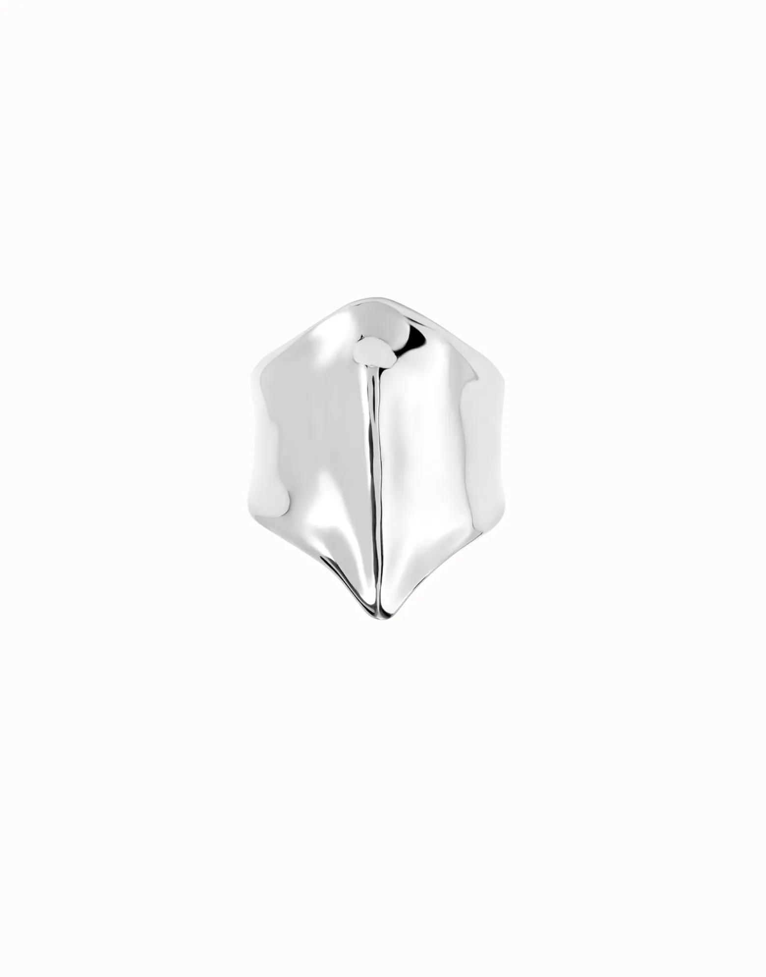 Ring with the shape of a manta ray