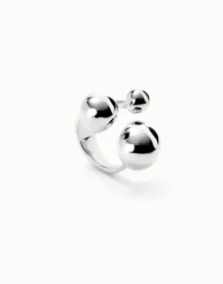 Ring with three bubble-shaped beads