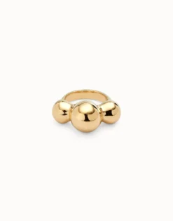 ring with three central beads
