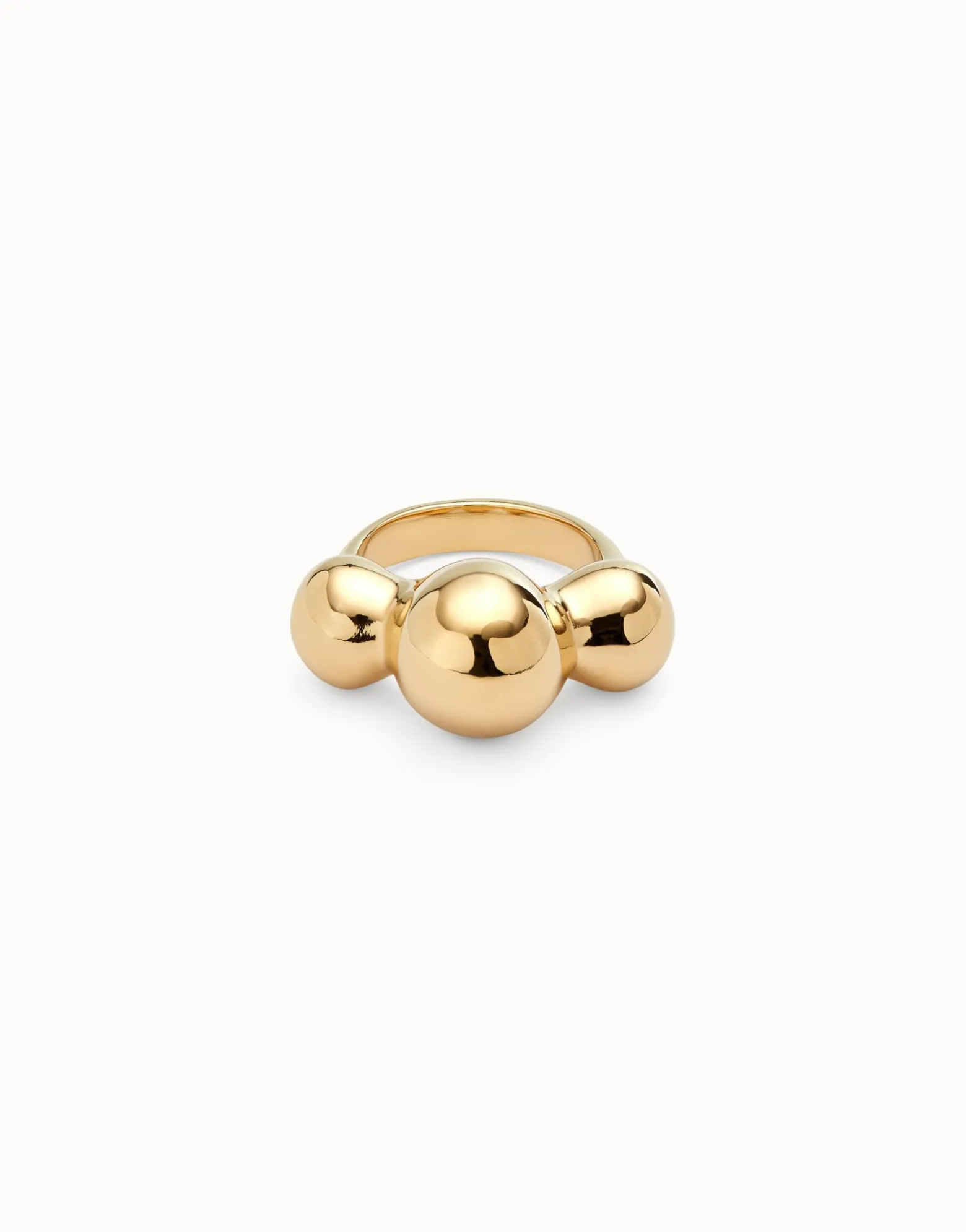 ring with three central beads