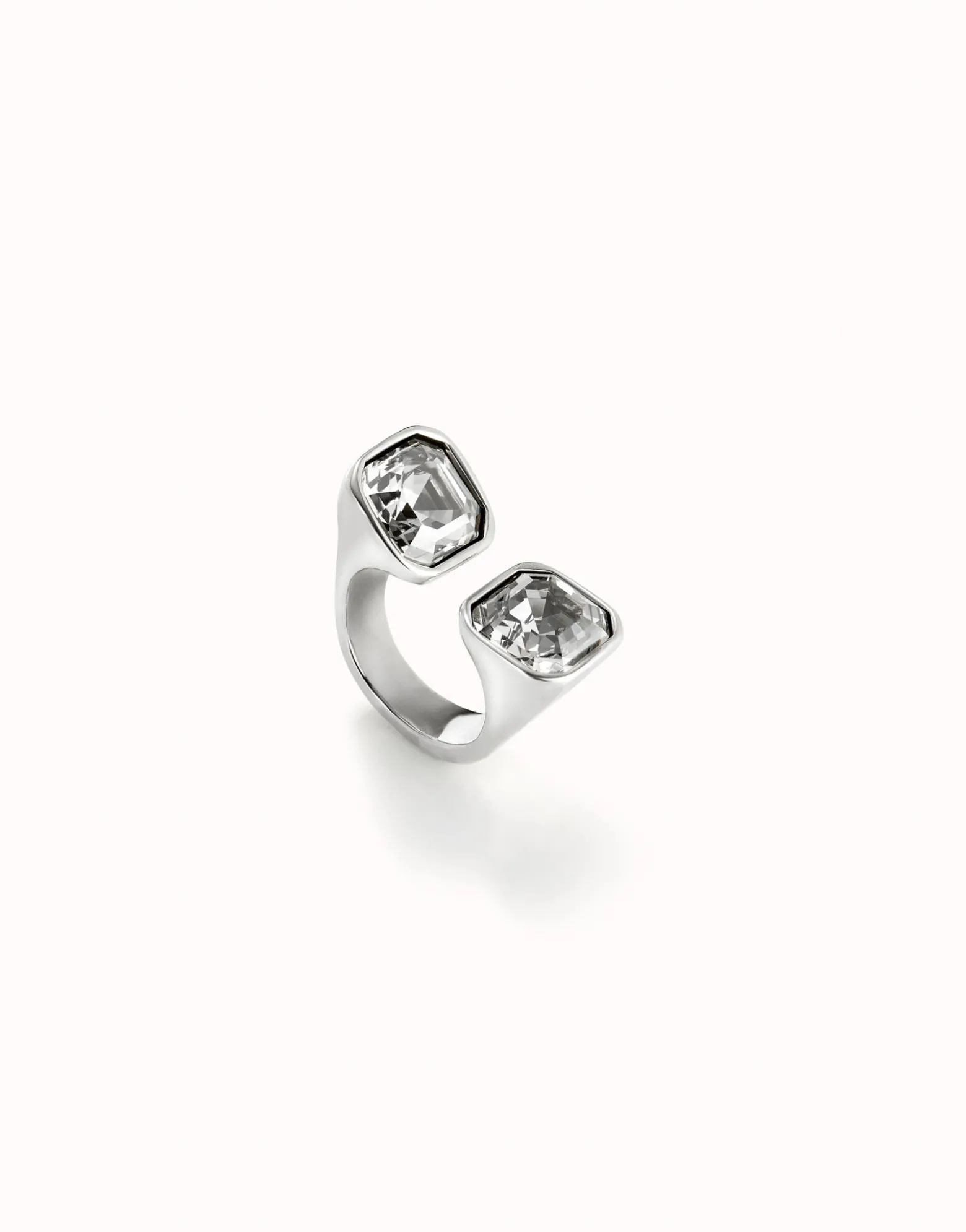 Ring with white crystal