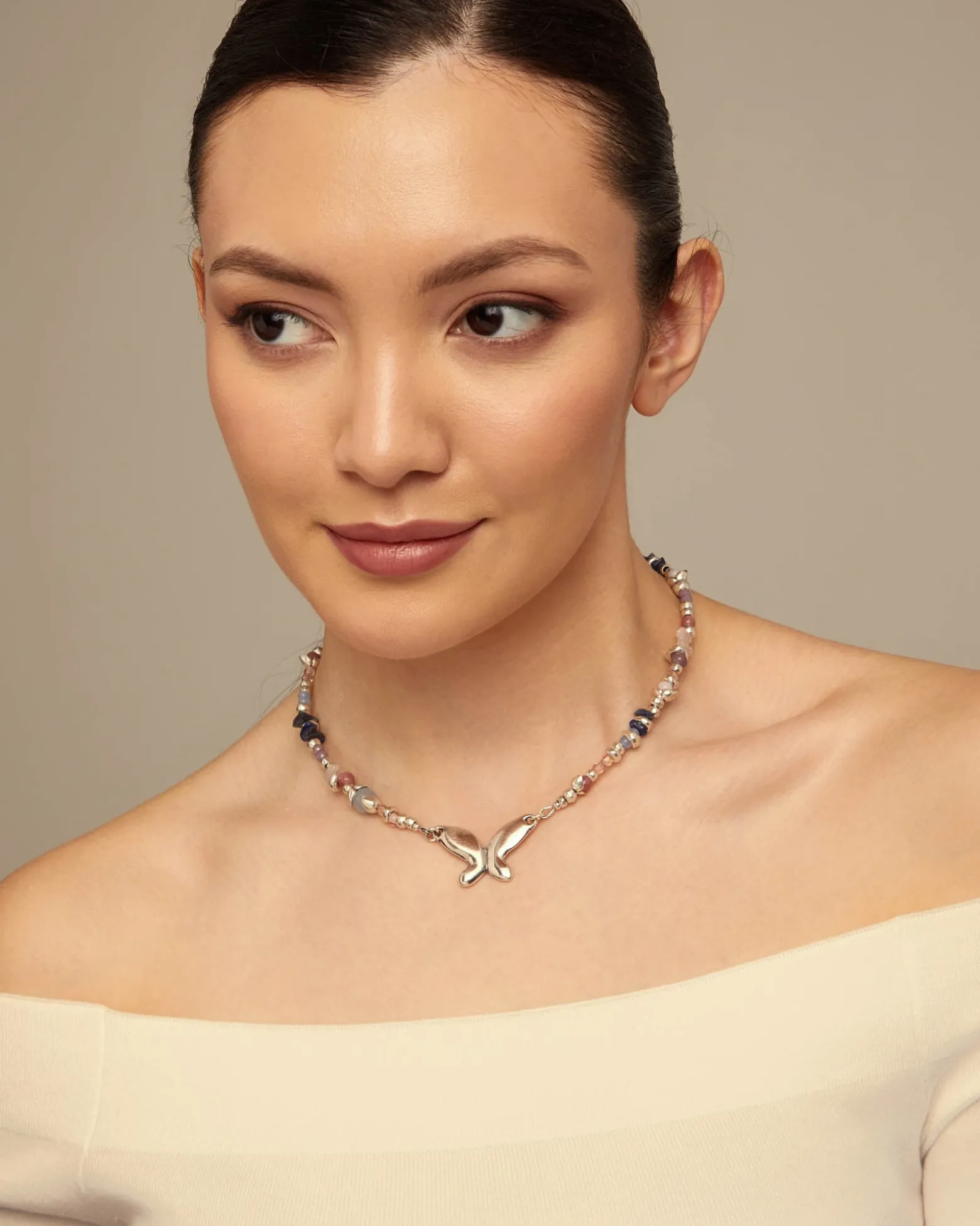 Short beaded necklace with butterfly