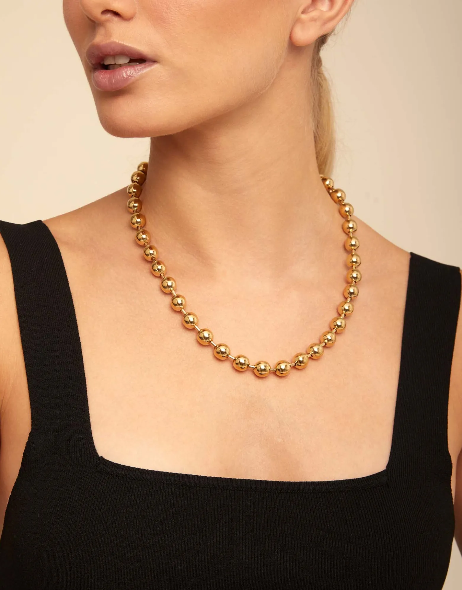 Short beaded necklace with padlock