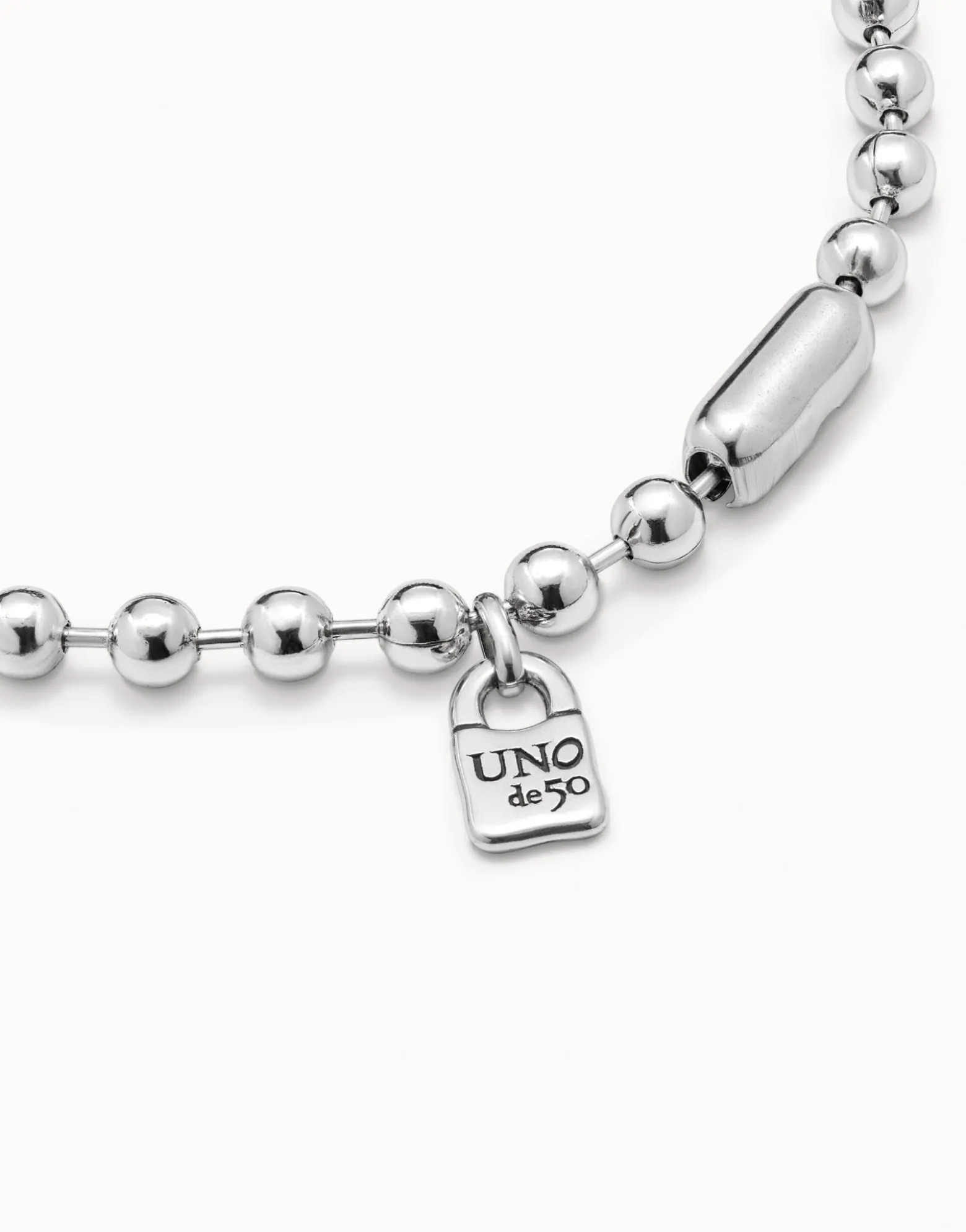 Short beaded necklace with padlock