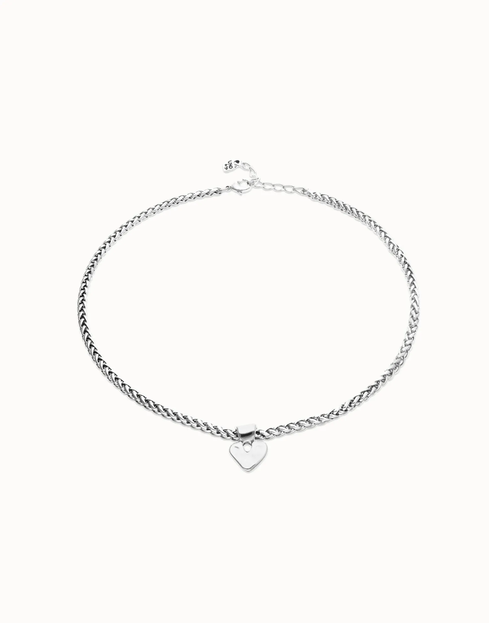 Short chain necklace with small heart detail