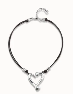 Short leather necklace with a heart