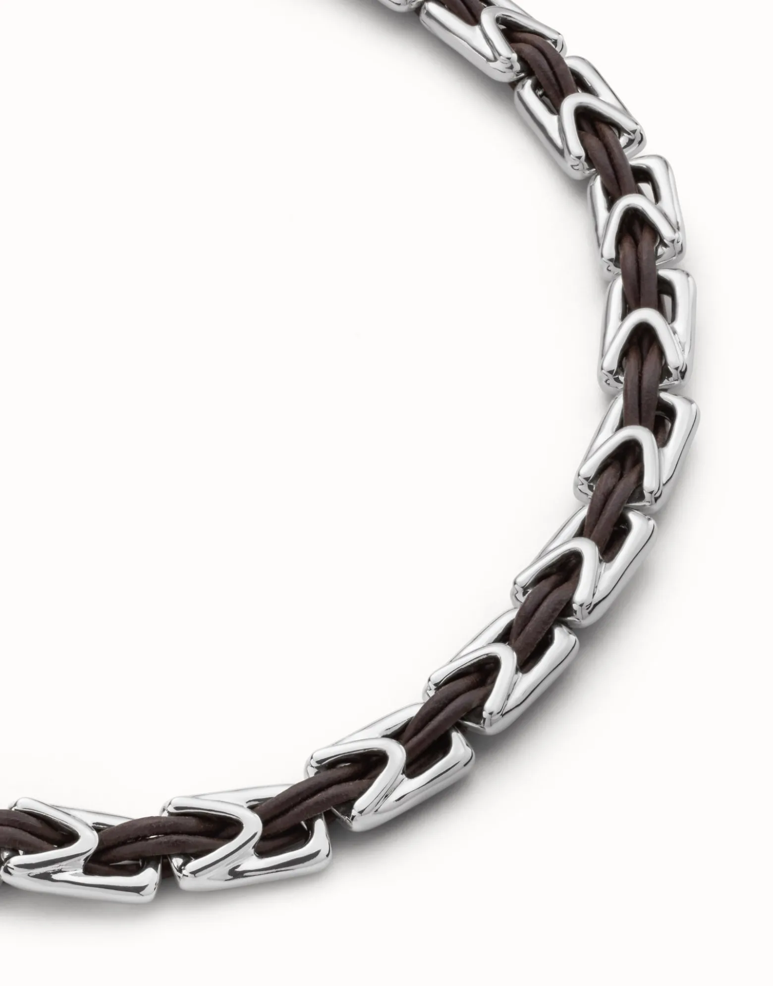 Short leather necklace with links