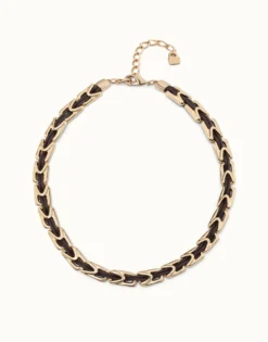 Short leather necklace with links