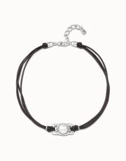 Short leather necklace with pearl