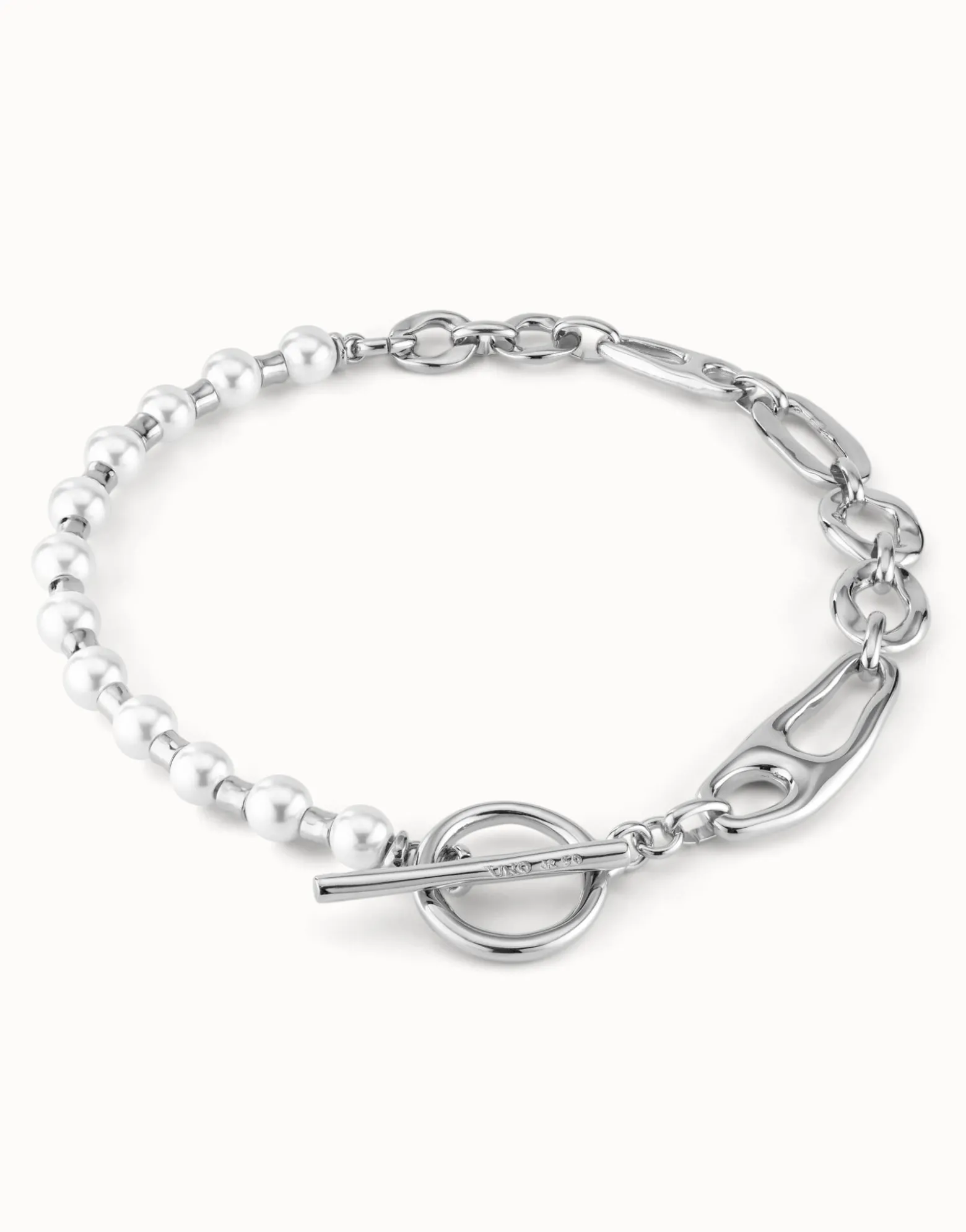 Short link chain necklace with pearls