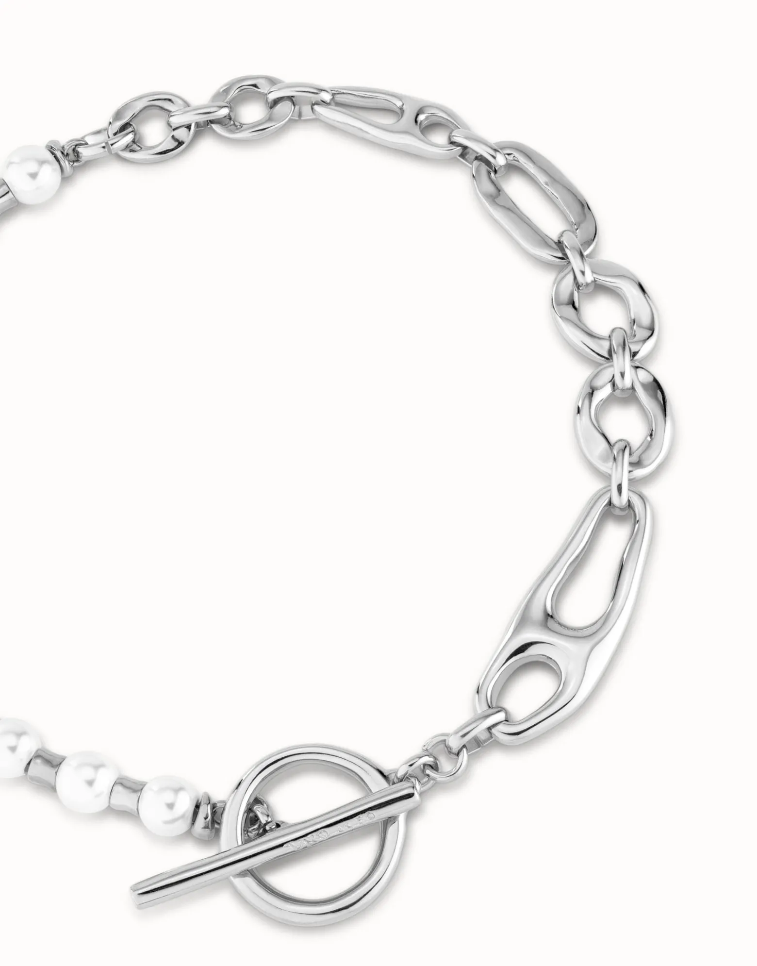 Short link chain necklace with pearls
