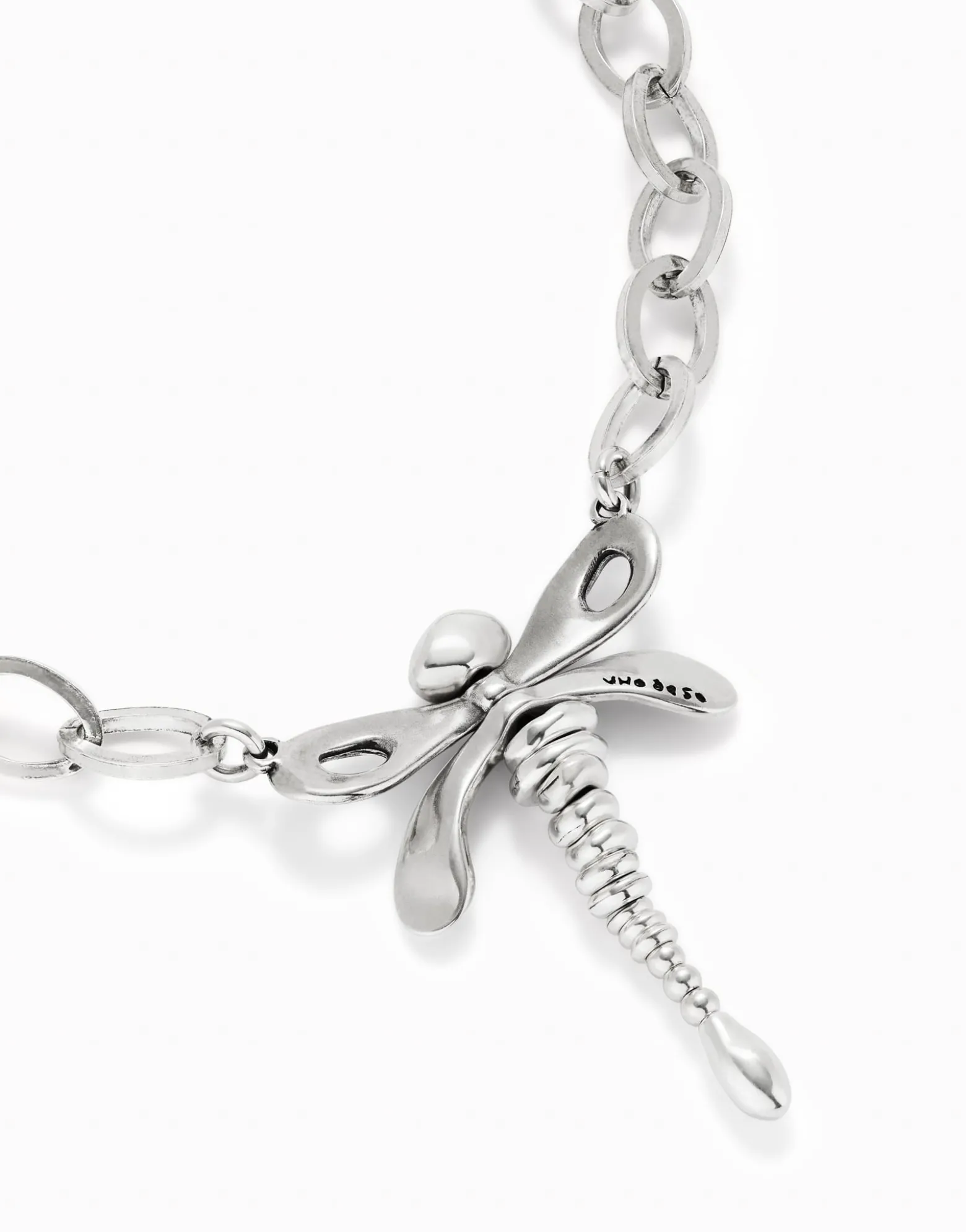 Short link chain necklace with dragonfly