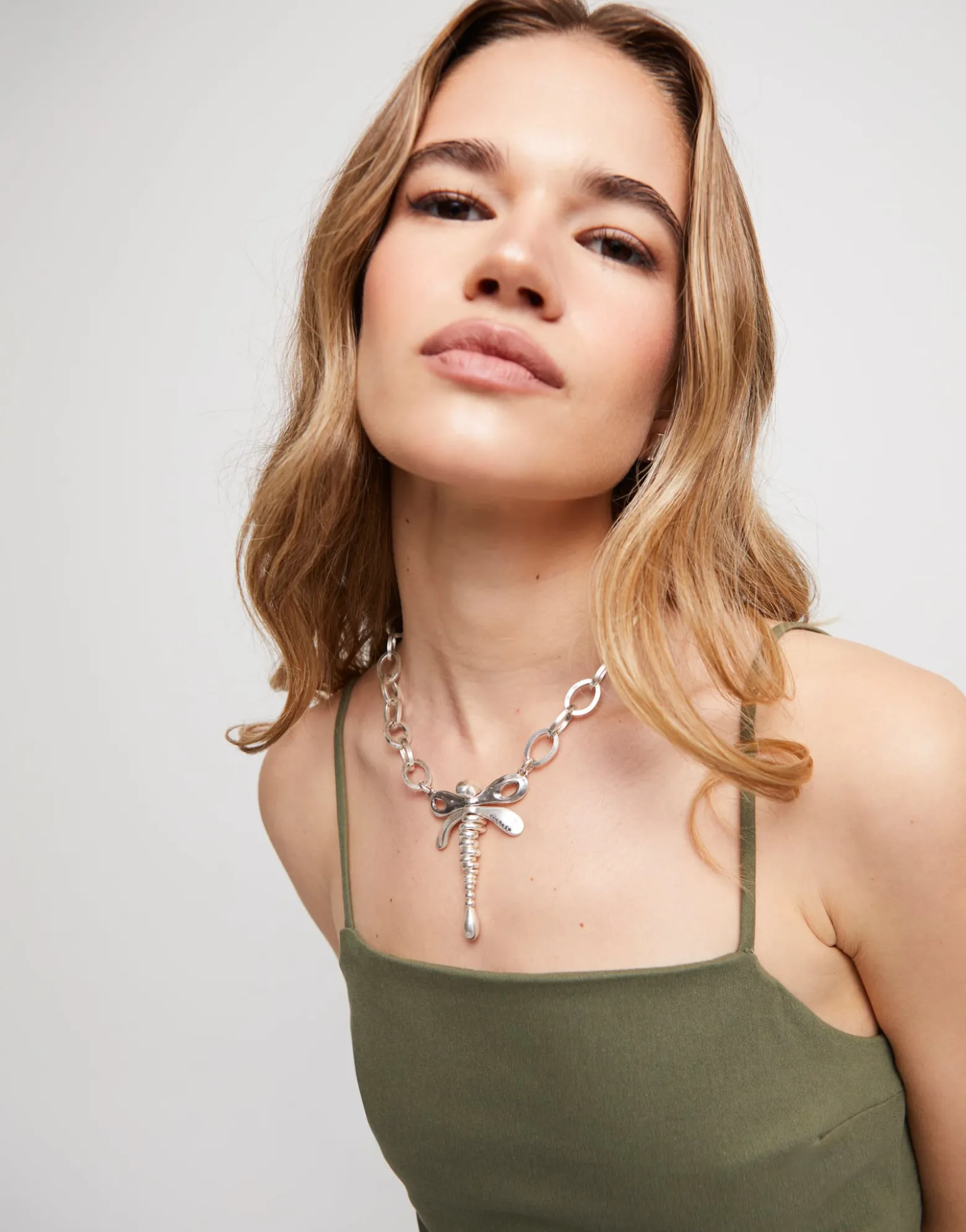Short link chain necklace with dragonfly