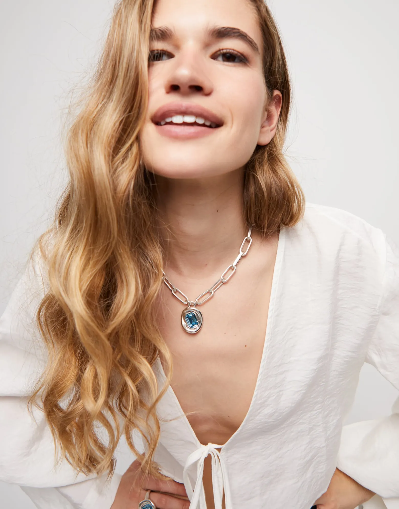 Short link chain pendant necklace sky-blue crystal