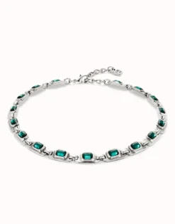 Short necklace with green crystals