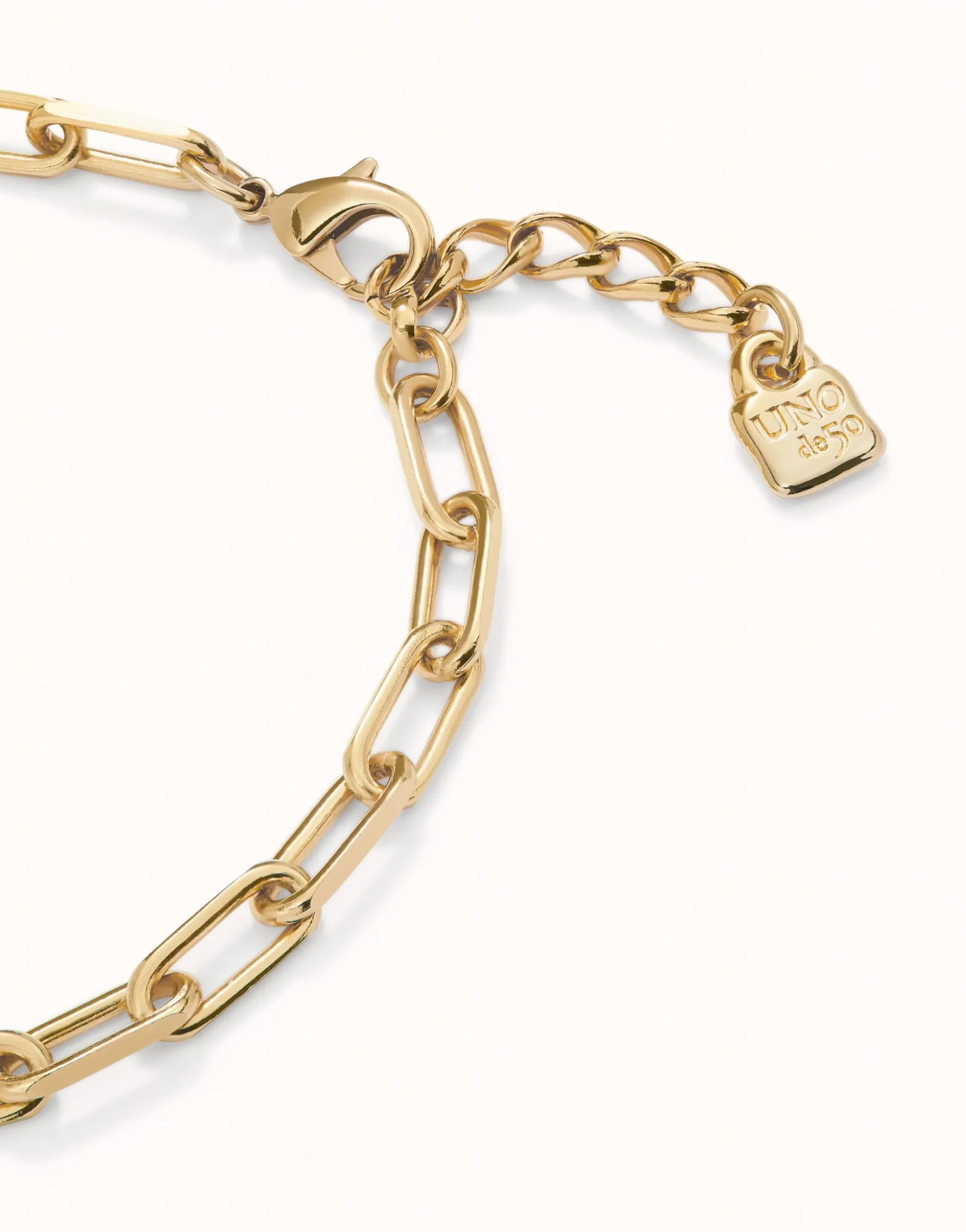 Short oval link chain necklace