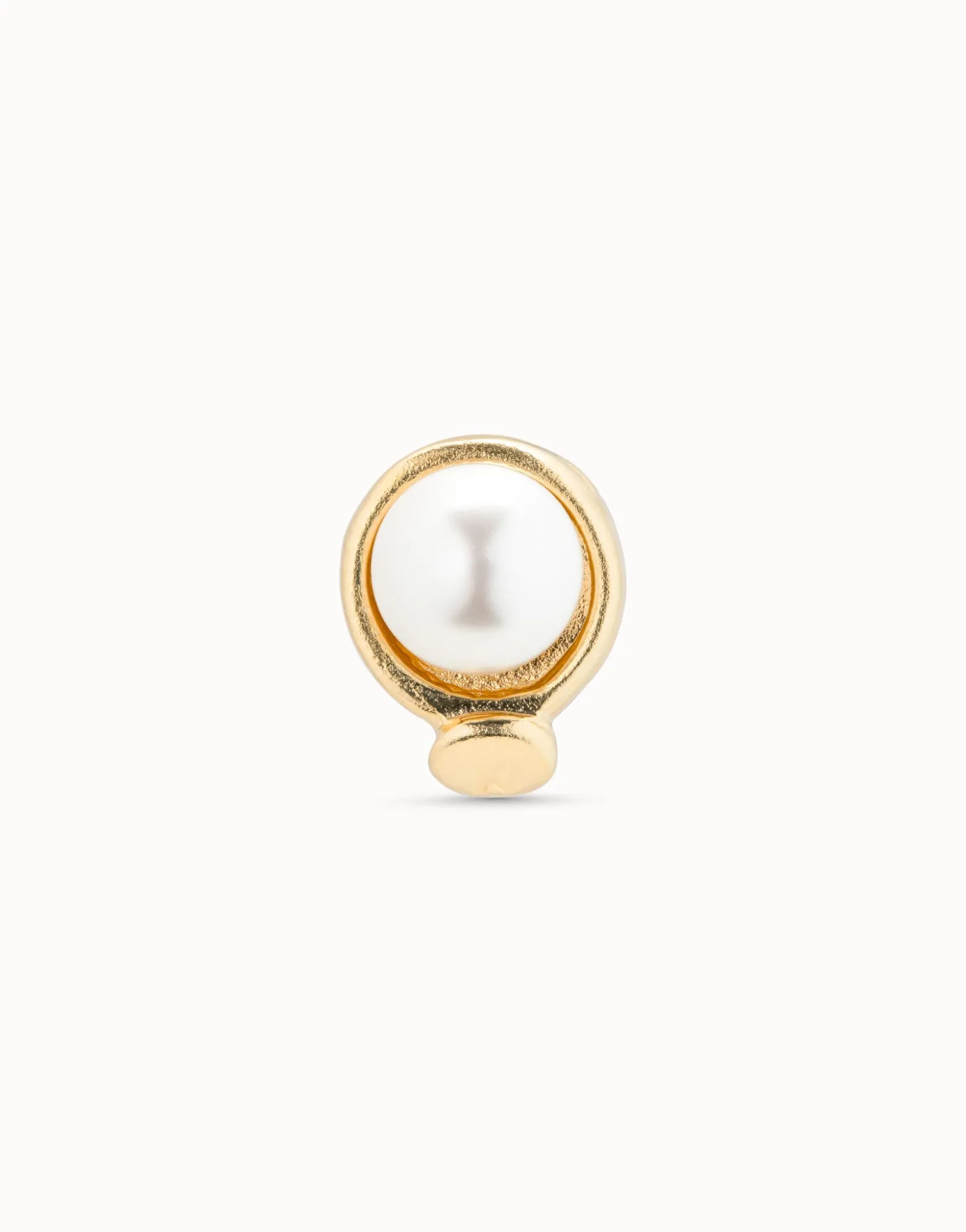 Single Stud Earring With Pearl