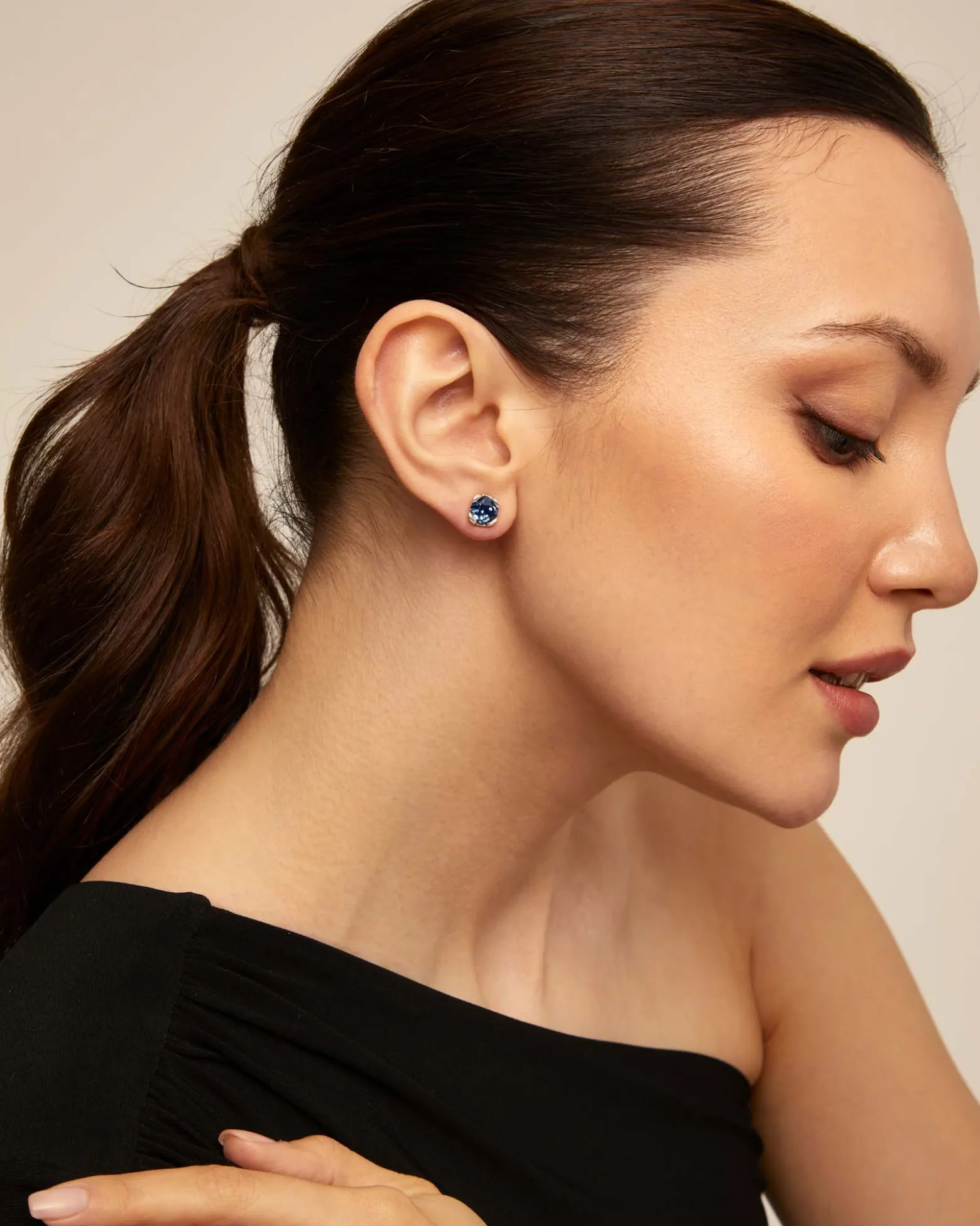 Stud earrings with blue crystal