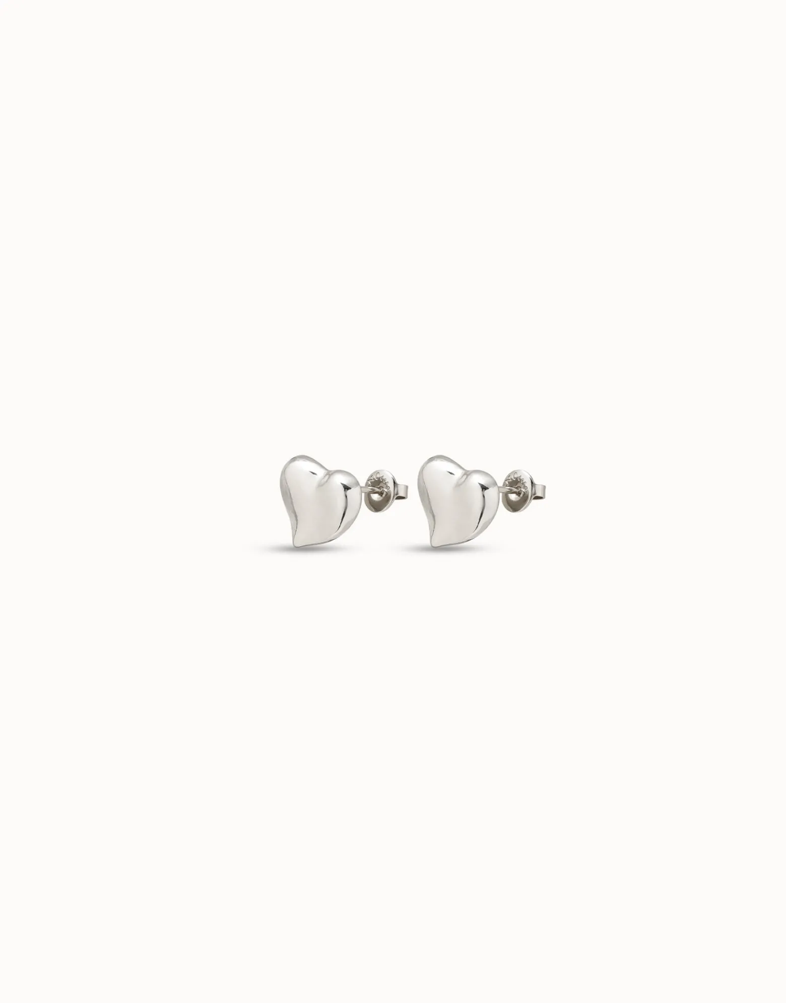 Stud earrings with heart shape