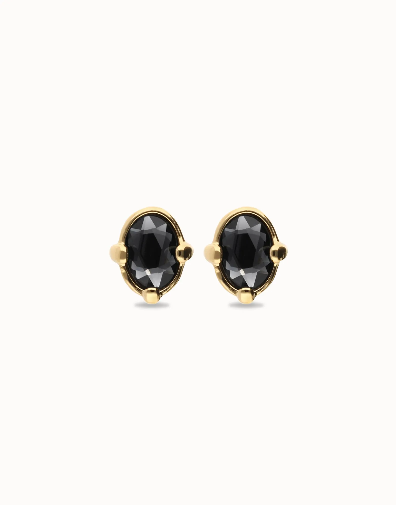 Studs with black oval faceted crystals