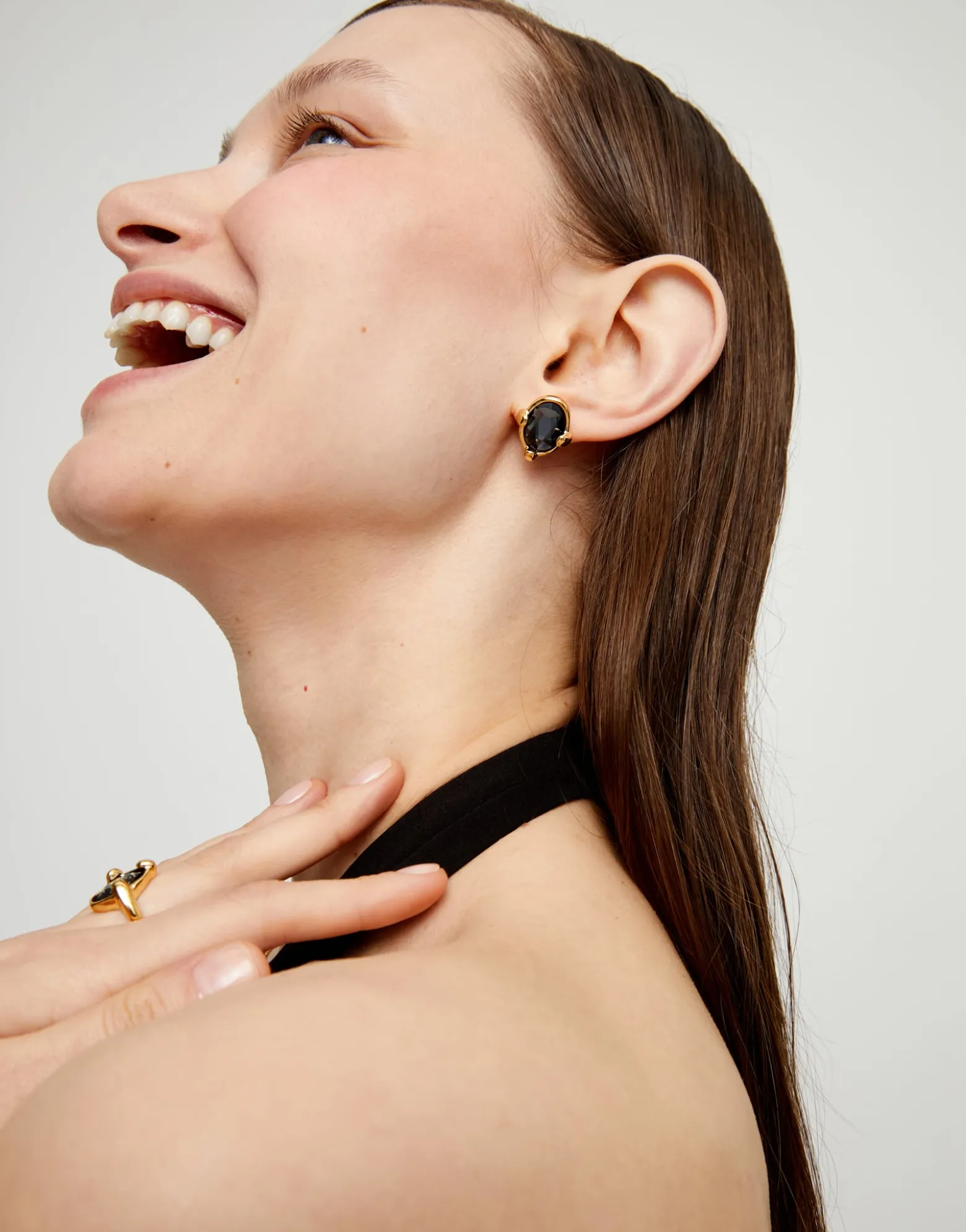 Studs with black oval faceted crystals