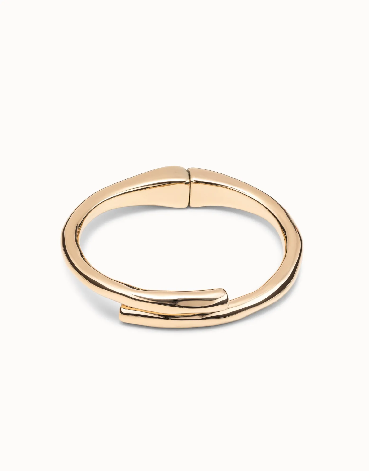 Tubular shaped bangle bracelet