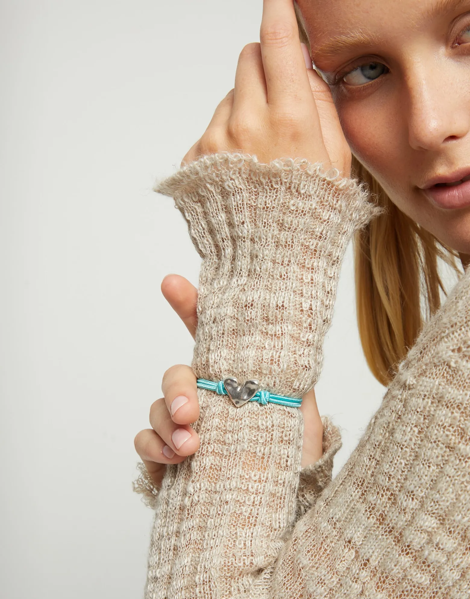 Turquoise elastic thread bracelet with heart charm
